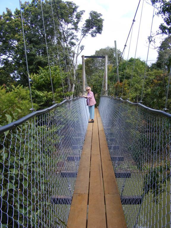 Lake Eacham Tourist Park & Cabins Экстерьер фото