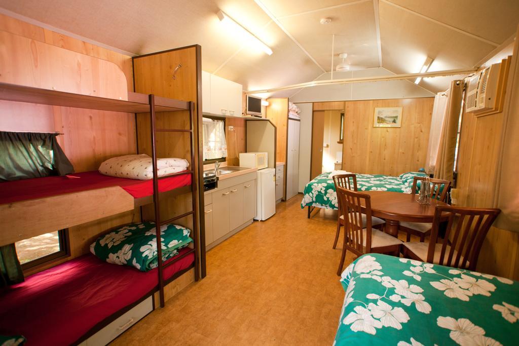 Lake Eacham Tourist Park & Cabins Номер фото