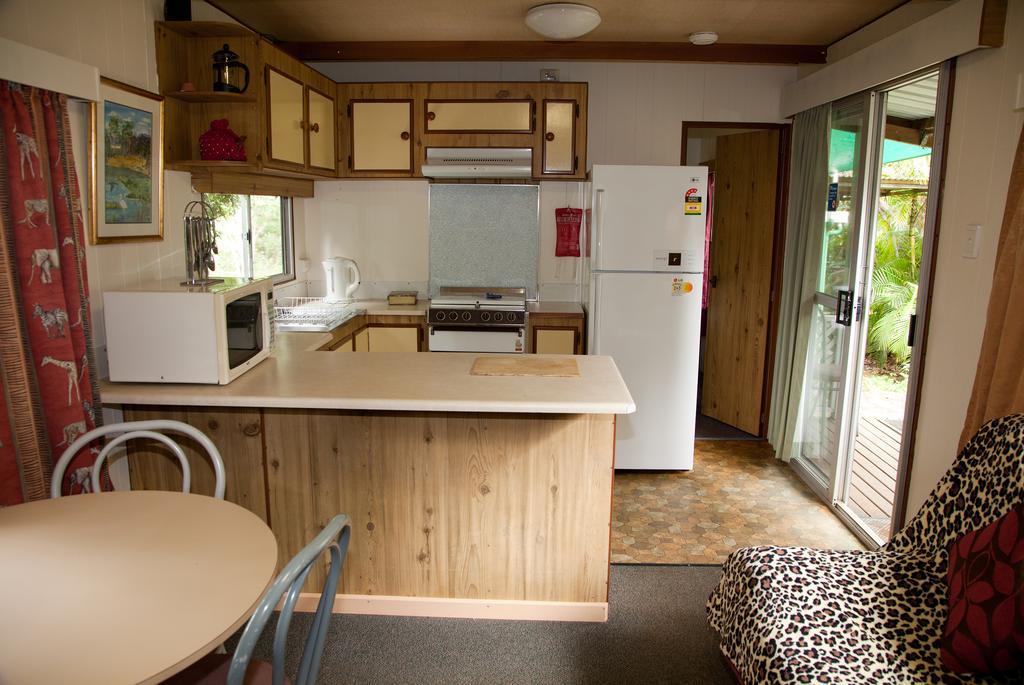 Lake Eacham Tourist Park & Cabins Номер фото