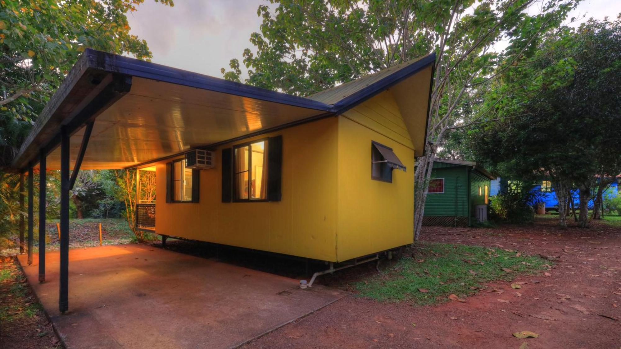 Lake Eacham Tourist Park & Cabins Экстерьер фото