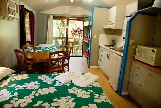 Lake Eacham Tourist Park & Cabins Экстерьер фото