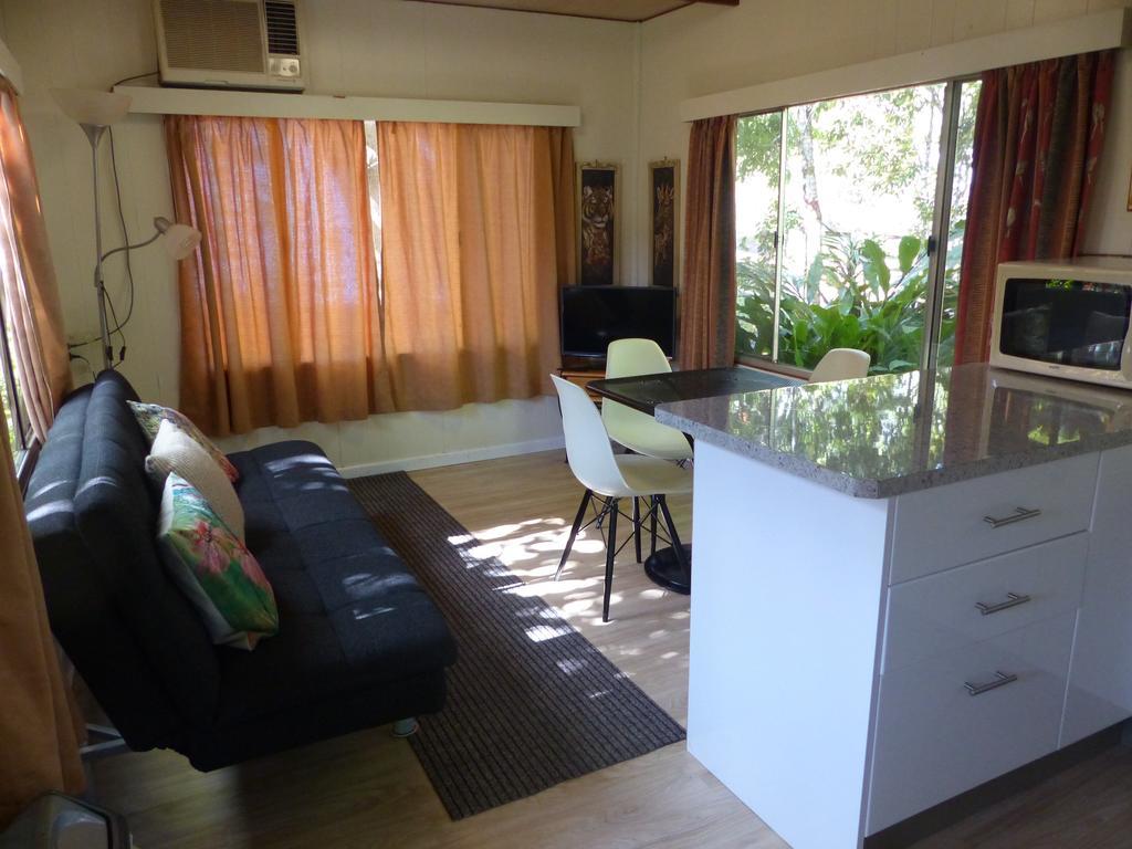 Lake Eacham Tourist Park & Cabins Экстерьер фото